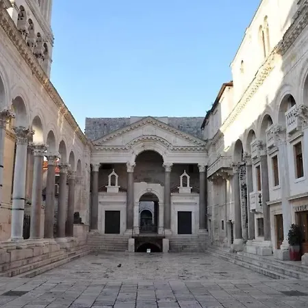 Le Grey, Modern & Luxurious In Centre Apartment