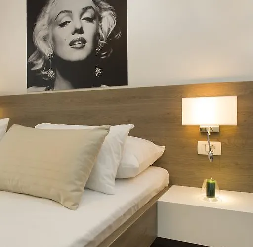 Le Grey, Modern & Luxurious In Centre Split